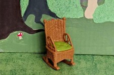 Sedia a dondolo in vimini