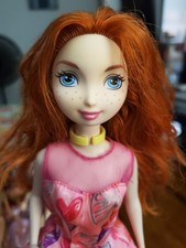 Disney Store Esclusiva Bambola Merida 12” Pixar Principessa Coraggiosa Senza Fiocco Freccia Scarpe