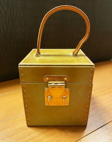 Louis vuitton monogram - louis,