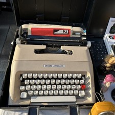 Macchina da Scrivere Vintage OLIVETTI Lettera 35 con Custodia