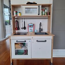 Cucina giocattolo in legno