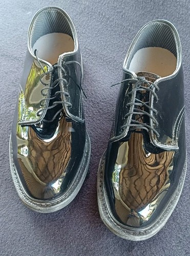 Scarpe verniciate militari