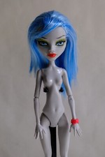 Monster High Doll Mattel 2011 - Ghoulia Yelps - Skull Shores