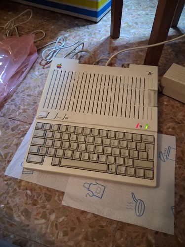 Apple computer vintage - ii,