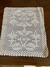 CENTRINO RICAMATO A MANO ALL'UNCINETTO