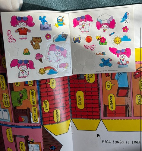 Poochie gadget adesivi omaggio