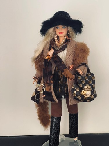 Barbie bambola con vestiti - , di