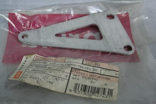 Piastra attacco - dx,