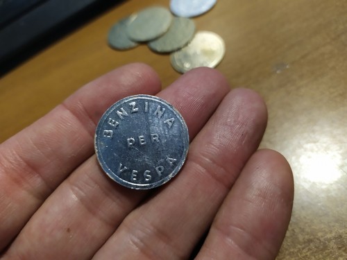 Moneta benzina per vespa - moneta,