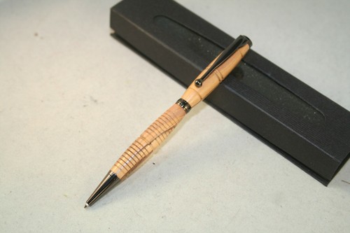 Penna fatta mano legno di - a, in