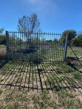 cancello in ferro usato n 2 ante da 2 metri altezza 2.15 metri 