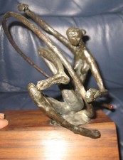 1950 Giuseppe Marinucci. Scultura in bronzo. Ascoli, San Benedetto del Tronto.