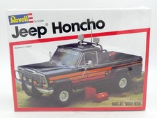 REVELL 1/25 MAQUETTE KIT JEEP