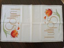 Centro tavola ricamato 56x94. Tulipani