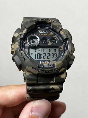 Orologio digitale mimetico