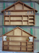 N.3 Espositori/ Bacheca in legno a forma di casetta, per modellini- miniature 