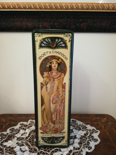 Moet chandon champagne bottle