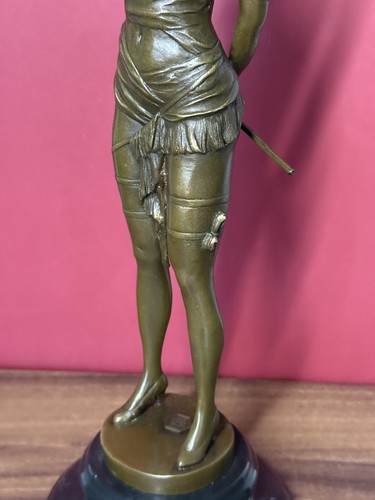 Statua donna scultura bronzo