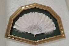 ventagliera con ventaglio di stoffa e piume