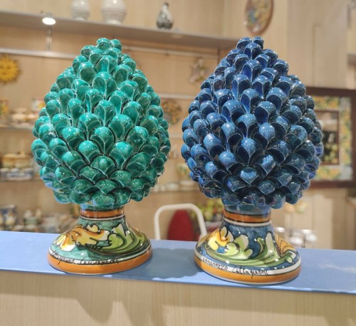 Pigna con piede - decorato,, h20