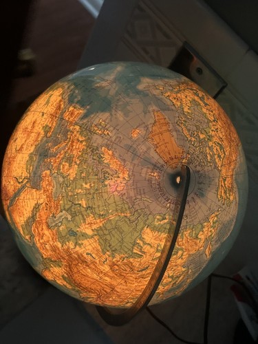 Mappamondo illuminato vintage