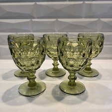 Cinque calici in vetro verde