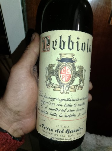 Vino rosso nebbiolo - vino,