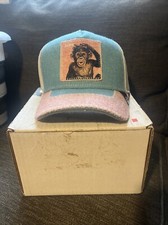 Cappello scimpanzé drogato