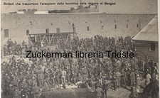 Cartolina soldati trasportano