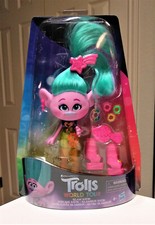DreamWorks Hasbro Trolls World Tour Glam bambola moda raso con vestito e altro