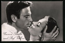 Cartolina attori Carmen Siviglia e Raf Vallone in una scena d'amore 