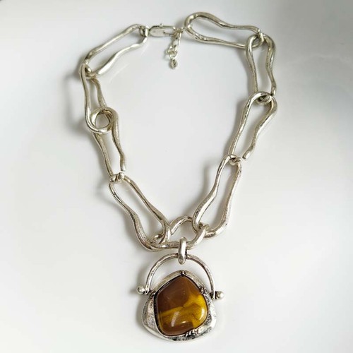 Collana con ciondolo - , resina