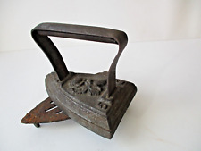 Ferro da stiro antico in ghisa marchio rosa 5G + poggia ferro