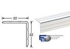 ANGOLARE IN ALLUMINIO 22X22