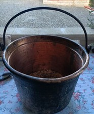 Pentolone in rame del 900 con manico in ferro...segni d'uso come da foto.. 