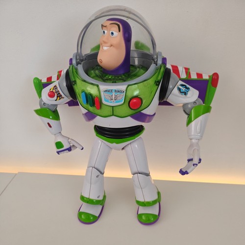 Buzz lightyear disney store - lightyear,