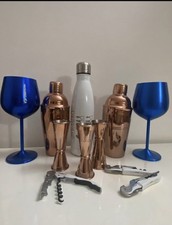Lot / Set 2  Shaker , 3 Jigger , 2 Calici , Bottiglia, Cavatappi