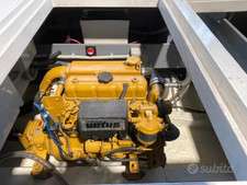 Bellissimo gozzo in legno scafo rivestito in vetroresina rimesso tutto a nuovo 