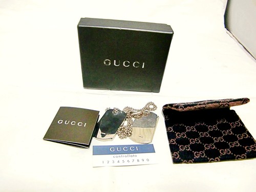 Collana con placca logo
