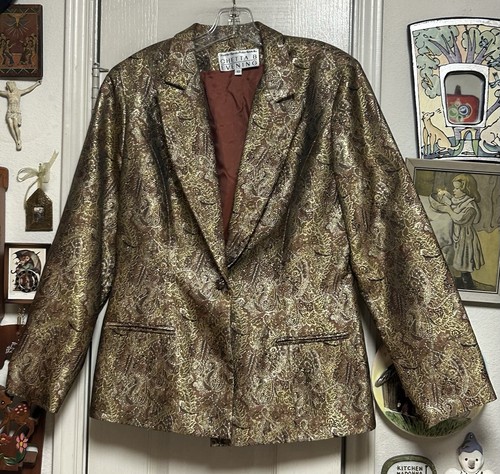 Opulent gold paisley chetta - gold,