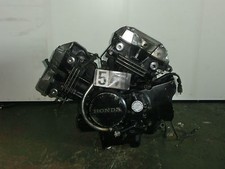 [054] MOTORE HONDA VF 400 SIGLA NC13E - 2000332 SUPPORTO COPPA MOTORE ROTTO