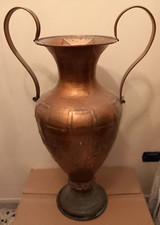 ANFORA IN RAME CON DUE MANICI MOLTO BELLA DA LUCIDARE
