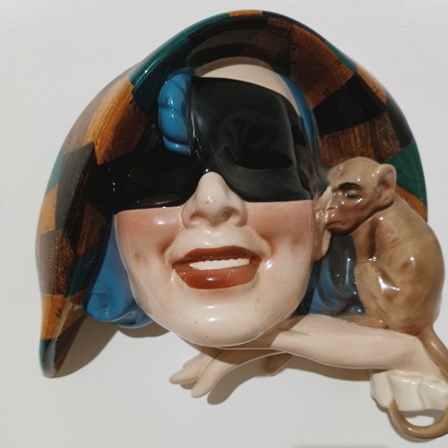 Maschera ceramica la - in, "la