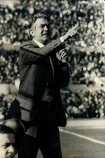 Bella fotografia originale, Maestrelli dirige la squadra dalla panchina 1973ca.