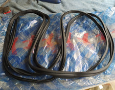 GUARNIZIONE PARABREZZA FIAT CROMA IE 2500 V6 DA 1993 A 1996 ORIGINALE 82419041