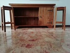 mobile bar da sala, legno massello e marmo, comprensivo di 2 sgabelli alti.