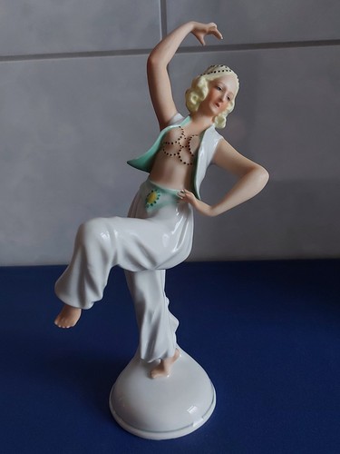 Statua - , in
