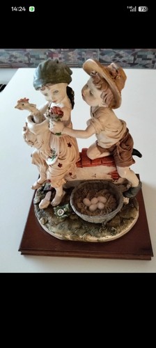 Scultura porcellana di - in,