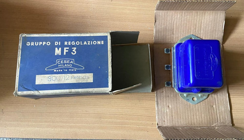 Regolatore tensione per - regolatore, di