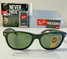 Occhiali da sole Ray-Ban New Wayfarer Rb2132 622 montatura nero opaco lenti verdi